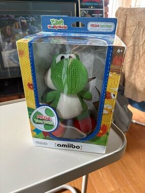 Nintendo amiibo MEGA Yarn Yoshi Plush